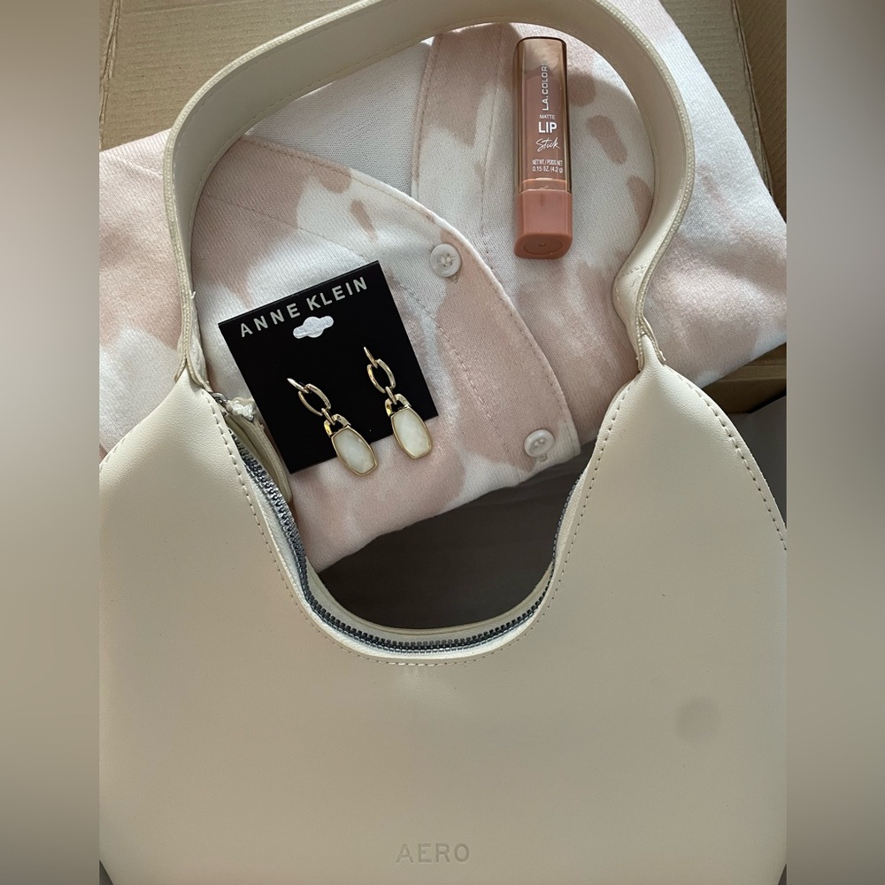 7. XLG sweater/Aeropostale Cream Shoulder Bag/Jewelry gift box